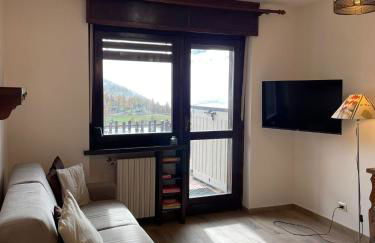 Bilocale con terrazzo e vista spettacolare sui monti - Photo 4