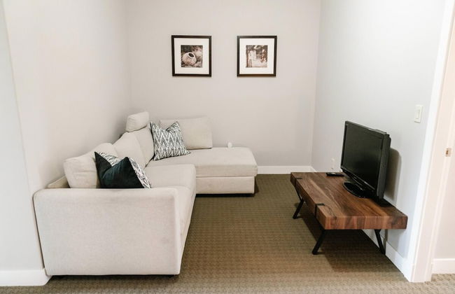 Lakefront Pool Side Townhouse -barona Beach - Photo 8