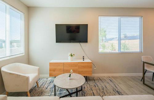 Serene 2BR Home with Premium Beds - Foto 35