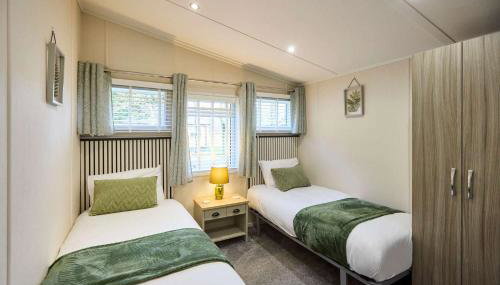 The Yorkshire Burrow Lodge with Hot Tub - Foto 4, wardrobe