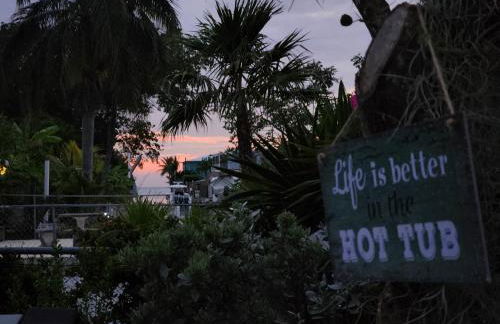 The Butterfly Cottage - Certified Butterfly Sanctuary - Ocean View Hot Tub - Authentic Keys Charm - Foto 20