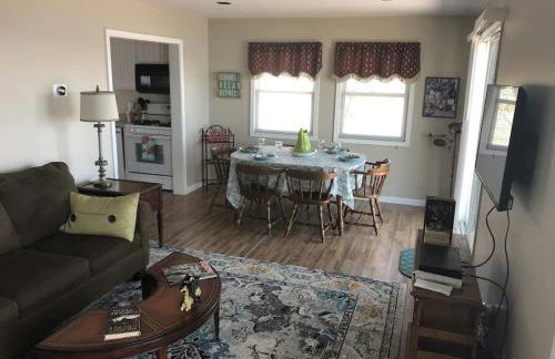 Anthony Beach - Seneca Lakefront Retreat w Covered Dock Lounge Area - Hot Tub & Fire Pit - Pets OK - Foto 20