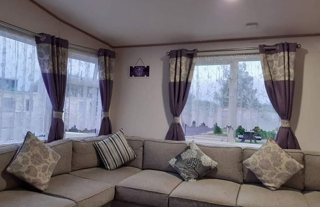 Inviting Beautiful 3-bed Caravan in Ingoldmells - Photo 5