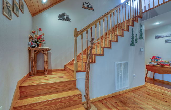 Smoky Mountain Getaway 3 Bedroom Cabin by RedAwning - Photo 16