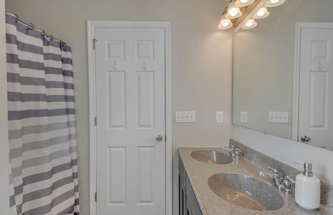 Pocono Retreat: Lake, Firepit, Bbq, Gameroom, Ski 4 Bedroom Home by RedAwning - Foto 18