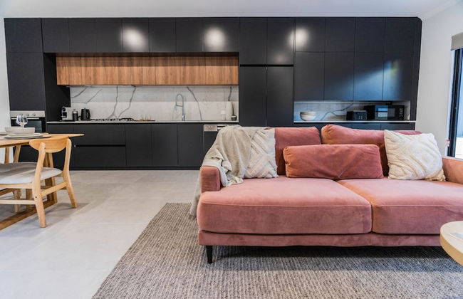 Beautiful 4BR Family Home With Patio and Parking! - Foto 18