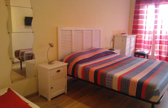 Demi's Home - Photo 3