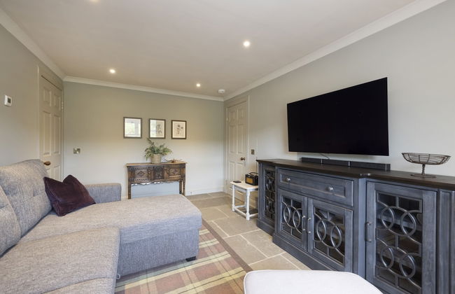 JOIVY Exceptional Cottage W/ Stunning Country Views - Photo 32