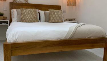 Ocean Drive Deluxe Apartment with use of the Day time Beach Hut April to September - Foto 3