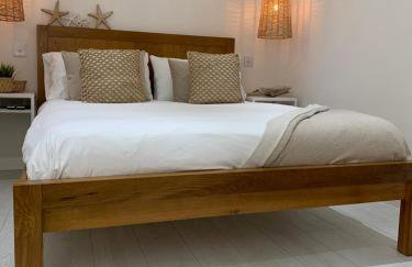 Ocean Drive Deluxe Apartment with complimentary Day Time Beach hut - Foto 8