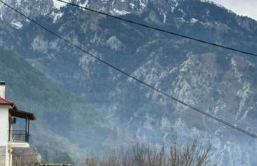 House by the Mountain - Photo 11