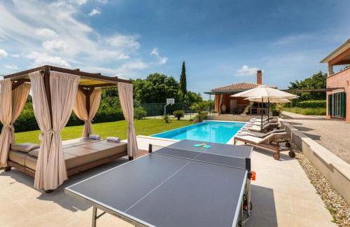 Villa Village by Villsy - with heated pool, spa, private tennis court, golf court, basketball court and playroom - Photo 26