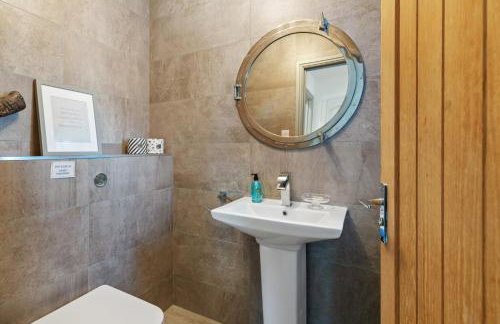 Oaktree Lodge - Luxury Cottage, Hot Tub, Sea Views - Foto 72