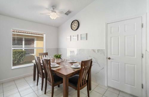 Spacious 4 Bedroom Vacation Villa Near Disney perfect for Two Families - Foto 14