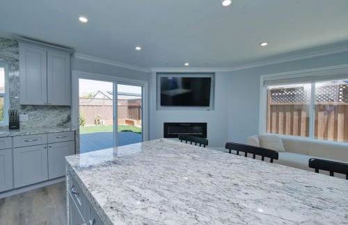 Renovated 5 Bd 3 Ba AC Private Deck Lawn - Foto 55