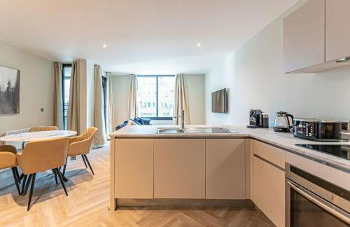 1 Bed Apt - Balcony - City View - Great Location - Foto 9