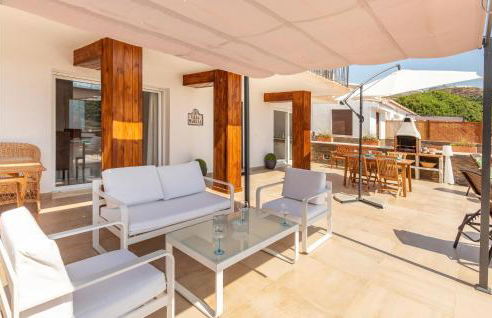 3 Bedroom Stunning Home In Mezquitilla - Photo 19