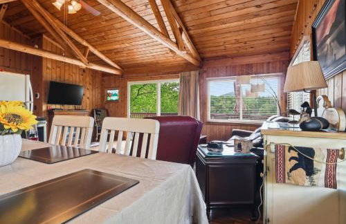 Cute and Comfy Cabin - Foto 2