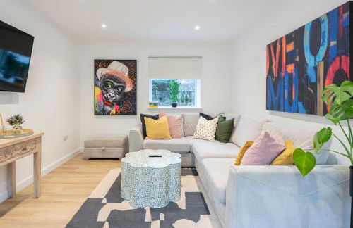 The Pinkish House - 4 bed home in the town centre - Foto 11