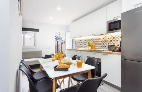 TenoHomes Sunny Terrace & Private Pool - Foto 12