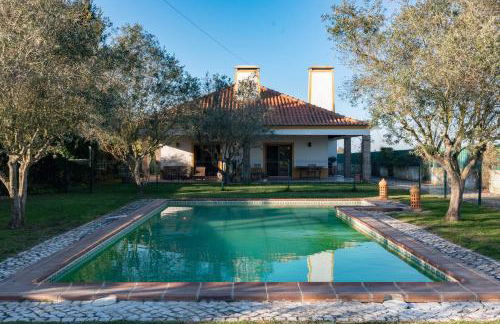 Casa com Piscina Privada em Palmela - Jardim & Estacionamento - Foto 2