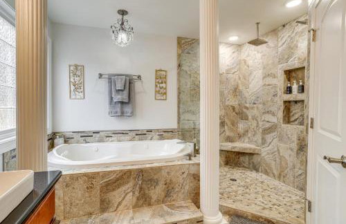 Riverfront Retreat with Fire Pit and Deck - Foto 17