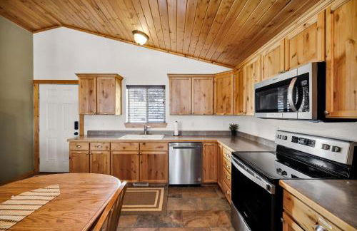 Country Bear Cabin at Bear Lake - Photo 16