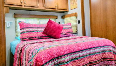 Bird House, Romance Glamping Pup Paradise Near River ADA - Foto 3