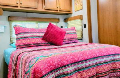 Bird House, Romance Glamping Pup Paradise Near River ADA - Photo 3