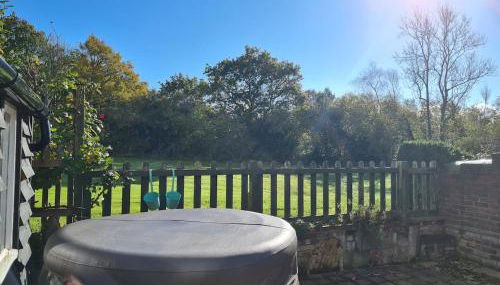 Cheerful, bright, cosy period cottage with hot tub - Foto 4