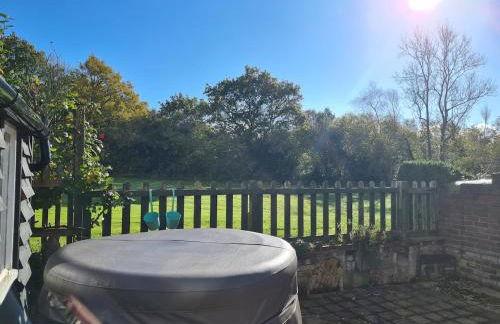 Cheerful, bright, cosy period cottage with hot tub - Foto 4