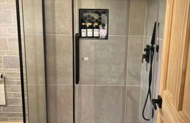 Enchanting and comfy urban cottage with renovated rustic den by Como Park & MN State Fair - Foto 29