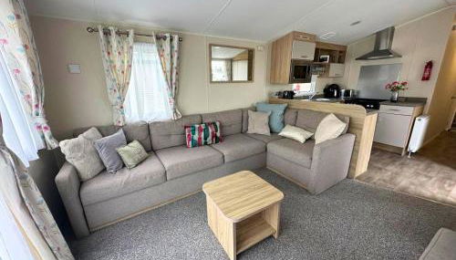 Your Seaside Escape at St Osyth Modern caravan with decking and wifi and parking Nr to Clacton on Sea - Foto 4, pet friendly