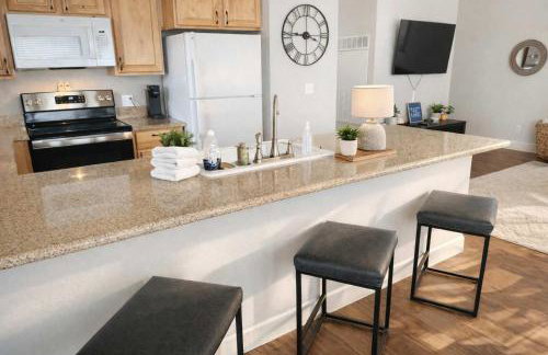 Condo with Sauna & Fitness Center, Extended Stay Savings - Foto 8