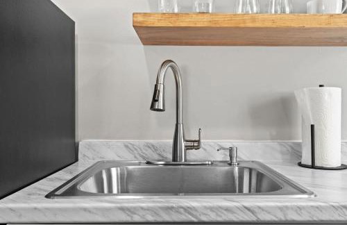 Charming Studio Stay in Vibrant Highlands Area - Foto 14