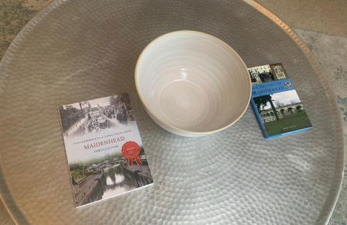 Top Floor. Top Notch. Tranquil Treat. Stone's throw from Thames. - Foto 10