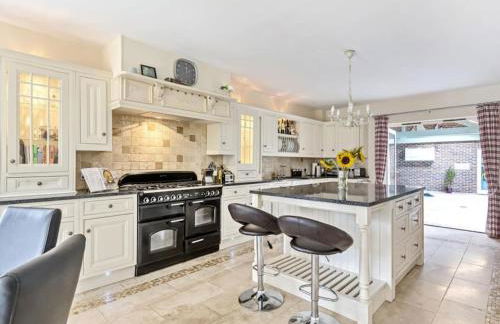 Large coastal cottage, private indoor pool, hut tub, sauna and steam pod - Photo 18