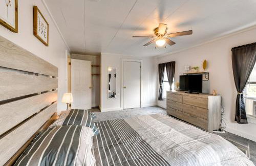 Steps to Crystal Lake Spacious Retreat with Views - Foto 22