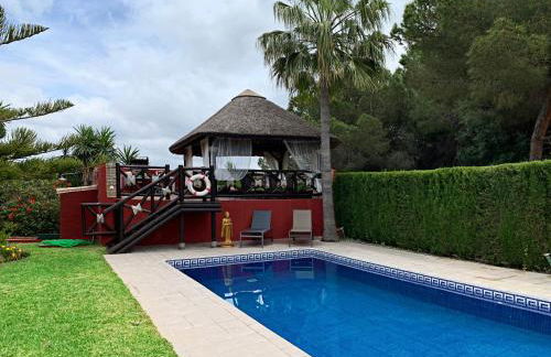 VILLA NABRISA MARBELLA, 5 BEDROOM, PRIVATE POOL, GARDEN, BBQ - Foto 15