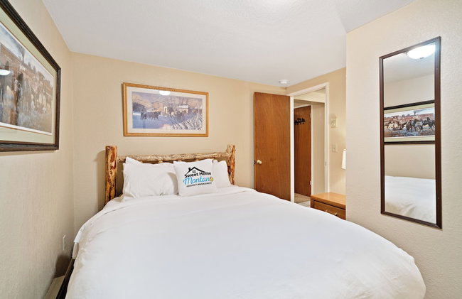 Trapper 8: Cozy 4-Bedroom Condo, 1 Minute to Yellowstone, perfect for 8 guests. - Foto 14
