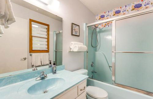 Hot Tub and Fire Pit Holiday Island Getaway! - Foto 16