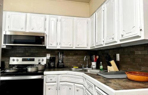 The Rustic @ Paseo de Encinal Drive - Foto 3