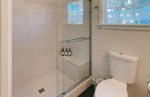 Dog-Friendly Yard! Walkable Dixieland District Gem - Foto 11