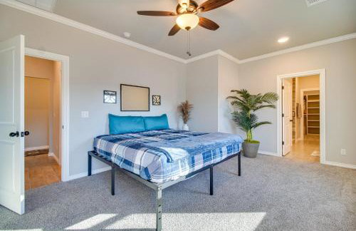 Near Grand Lake Charming Grove Home with Deck - Foto 11