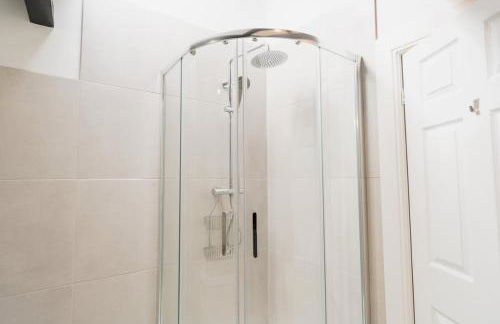 Stylish & modern terraced home Sleeps up to 11 - Foto 9