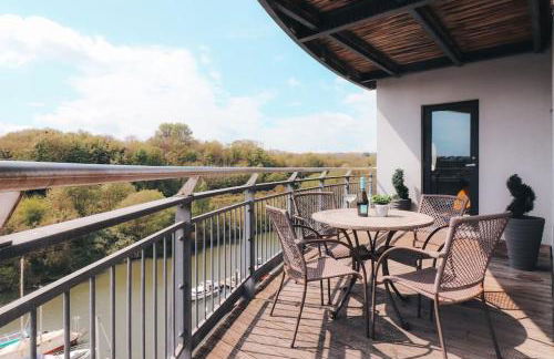 Bay View Apartment, by Solace Stays - Photo 1