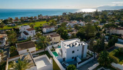 VACATION MARBELLA I Villa Marbesa White Pearl, Two Private Pools, 3min walk to the Beach, Fastest WiFi, Built in 2024 - Photo 3