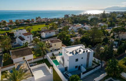 VACATION MARBELLA I Villa Marbesa White Pearl, Two Private Pools, 3min walk to the Beach, Fastest WiFi, Built in 2024 - Foto 3