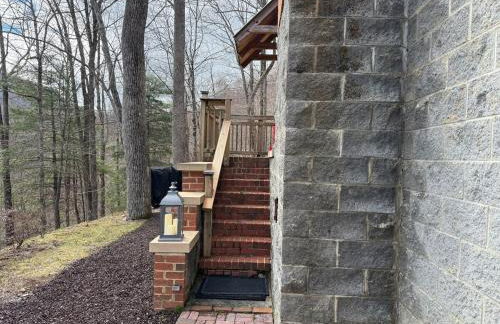 Romantic Getaway or Family Vacay with Mountain Views & Hot Tub - Foto 37