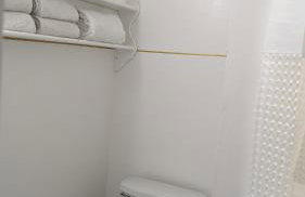 Private, Spacious & Comfy 1 bedroom Entire Suite With Separate Entry & Free Parking - Foto 9